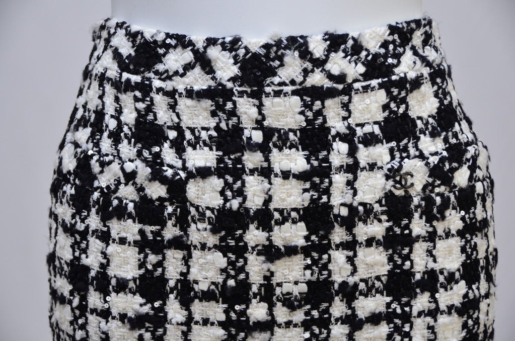 Chanel Houndstooth Skirt New In New Condition In New York, NY