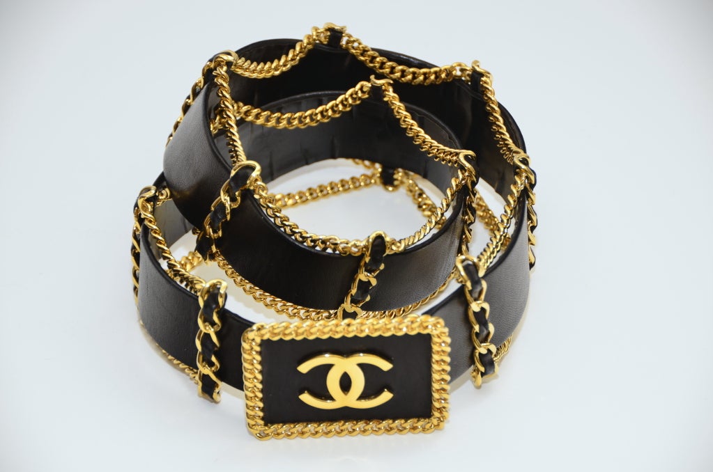 Chanel rare vintage belt.Excellent new condition.
Shiny hardware and leather in excellent condition.Made in France.
Total belt length :31.5