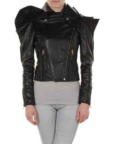 VIKTOR & ROLF BLACK LEATHER RUNWAY SCULPTURAL ARMOR JACKET  AS SEEN ON LADY GAGA WHEN SHE APPEARED  ON DAVID LETTERMAN SHOW.
BRAND NEW WITH TAGS.
Composition: 100% Soft leather
Details: solid color, pointed collar, double-breasted, long sleeves,