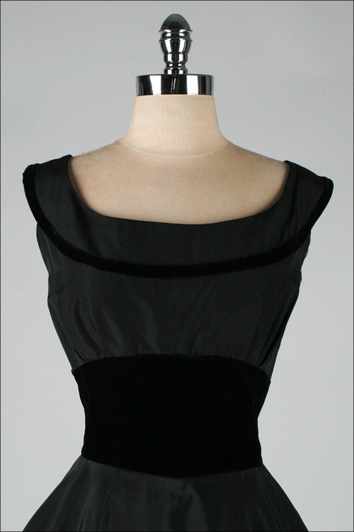 vintage 1950's dress

* black cotton faille
* black silk velvet
* full skirt
* metal back zipper
* by Suzy Perette

condition | excellent

fits like m/l

length 48