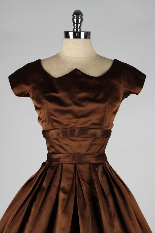 vintage 1950's dress

* chocolate brown silk satin
* acetate lining
* scallop neckline
* full skirt
* metal back zipper
* by Suzy Perette

condition | few inconspicuous scuffs at back skirt (please see last photo) otherwise perfect!

fits