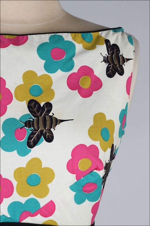 Vintage 1950's Alfred Shaheen Flower and Bee Print Dress In Excellent Condition In Hudson on the Saint Croix, WI