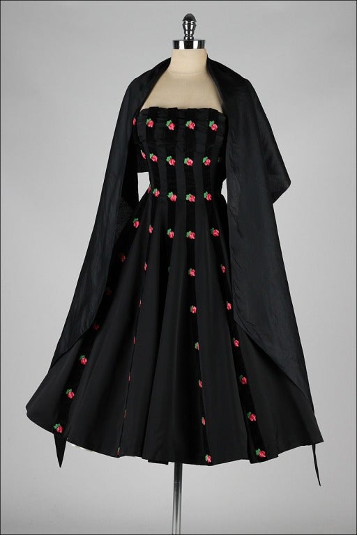 Vintage Carlye Black Taffeta Embroidered Strapless Dress with Wrap In Excellent Condition In Hudson on the Saint Croix, WI