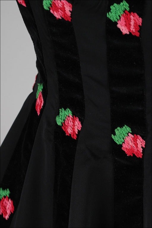 Women's Vintage Carlye Black Taffeta Embroidered Strapless Dress with Wrap