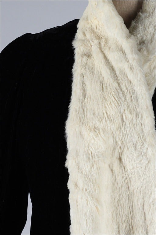 vintage 1920's coat

* black silk velvet
* white sheared mink fur 
* satin lining
* dramatic sleeves
* open in front - no closures
* absolutely gorgeous

condition | bit of discoloration to fur at each side hem - very inconspicuous

fits