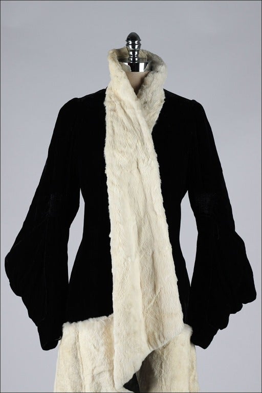 Vintage 1920's Silk Velvet and Fur Coat In Excellent Condition In Hudson on the Saint Croix, WI