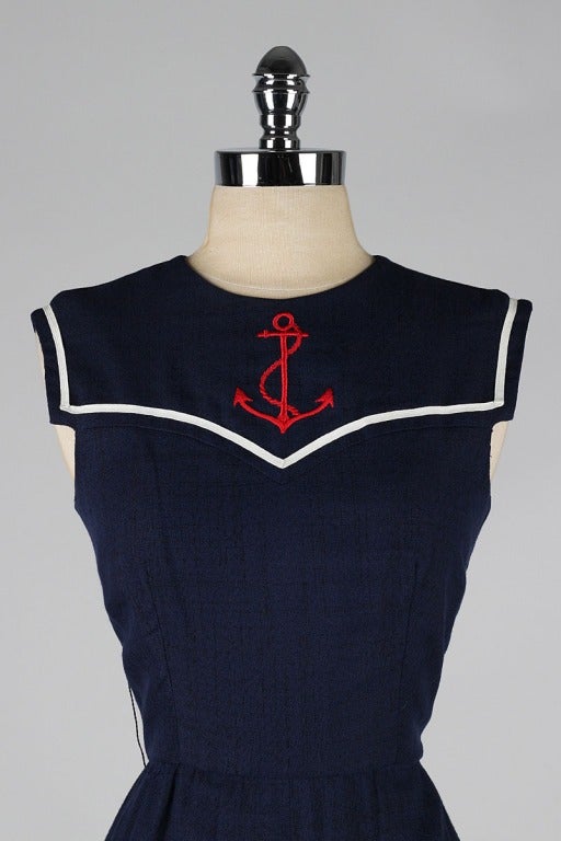 vintage 1960's dress

* blue linen
* acetate lining
* sailor collar with red anchor applique
* back zipper
* by Oscar de la Renta

condition | excellent

fits like medium

length 41