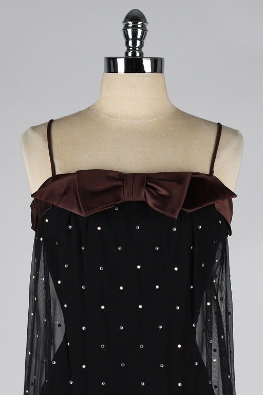 vintage 1960's dress

* black mesh overlay
* brown satin trim
* prong set rhinestons
* black acetate lining
* metal back zipper
* by Lilli Diamond

fits like xs/s

length 40