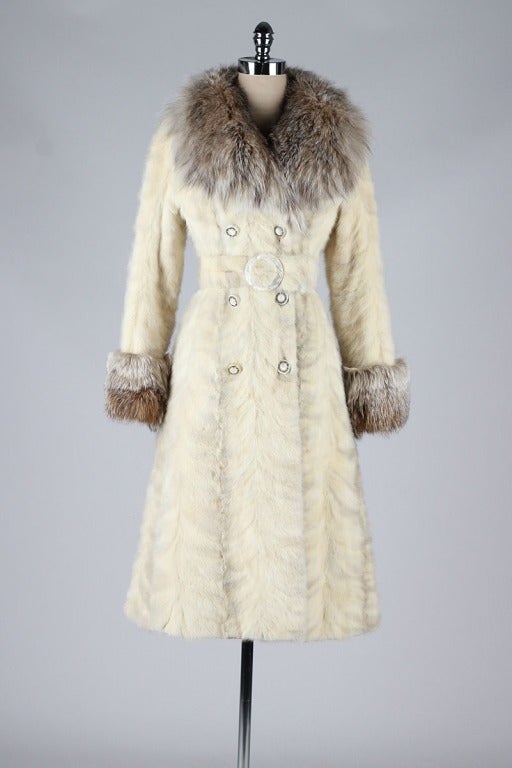 vintage 1960's coat

* luxurious platinum mink
* entire coat is made of tiny scalloped pieces fitted together
giving it a 