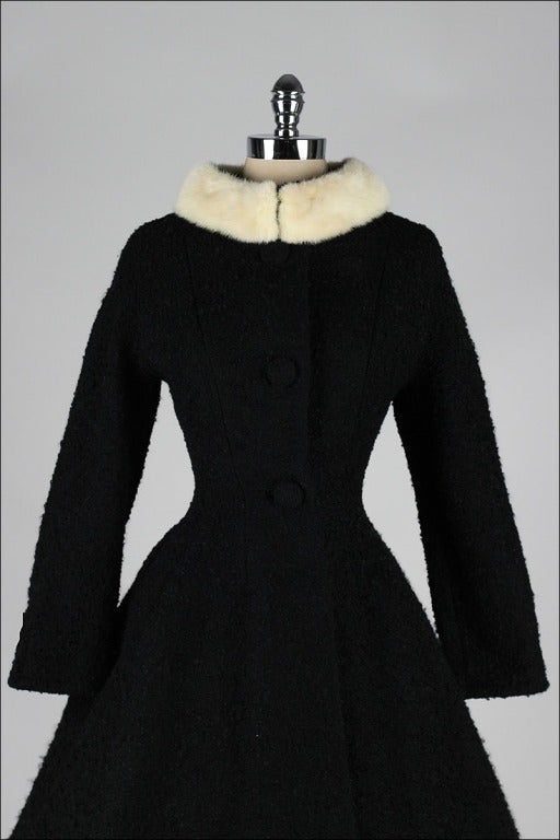vintage 1950's coat

* black wool boucle
* white mink collar
* acetate lining
* button front closure
* besom pocket
* full skirt
* fit and flare style
* by Lilli Ann

condition | excellent

fits like small

length 40