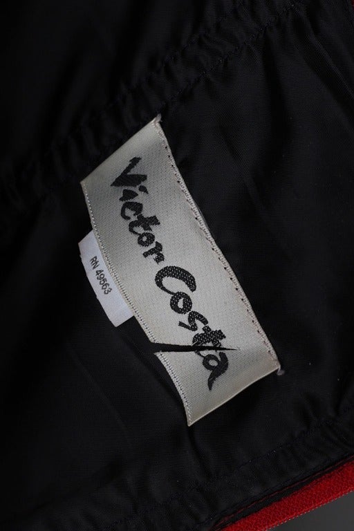 Vintage Años 80 Victor Costa Vestido de un hombro rojo líquido metalizado 3