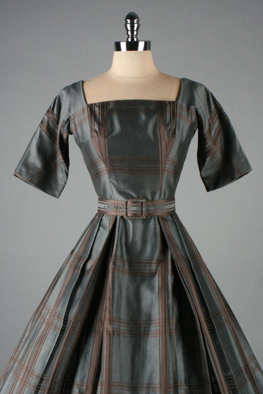 vintage 1950's dress 

* gray and brown wool blend
* bodice lined in acetate
* original matching belt
* metal back zipper
* by Suzy Perette

condition | excellent. 

fits like size XS/S.

length 44