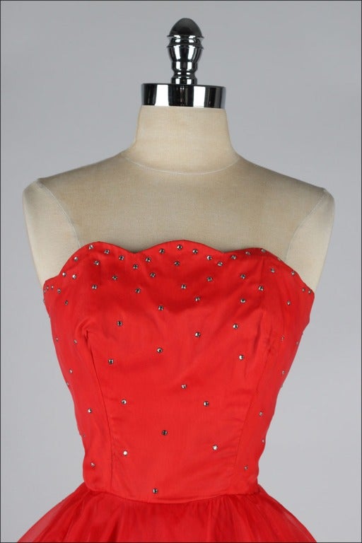vintage 1950's dress

* cherry red chiffon
* three chiffon layers
* acetate inner layer
* rhinestone studded scallop bodice with stays
* spaghetti straps can be tucked in for strapless look
* metal back zipper
* full skirt

condition |