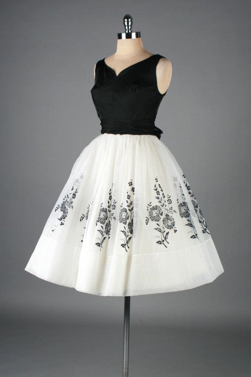 Vestido de cóctel vintage de 1950 de gasa blanca flocada con motivos florales 4