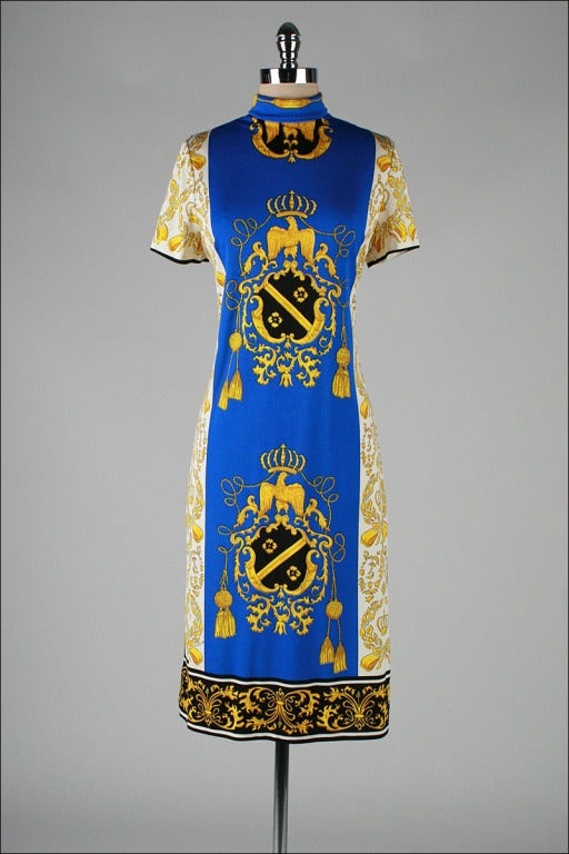 vintage 1970's dress

* bold royal crest signed print
* polyester jersey fabric
* back zipper
* by Mr Dino

condition | excellent

fits like m/l

length 42