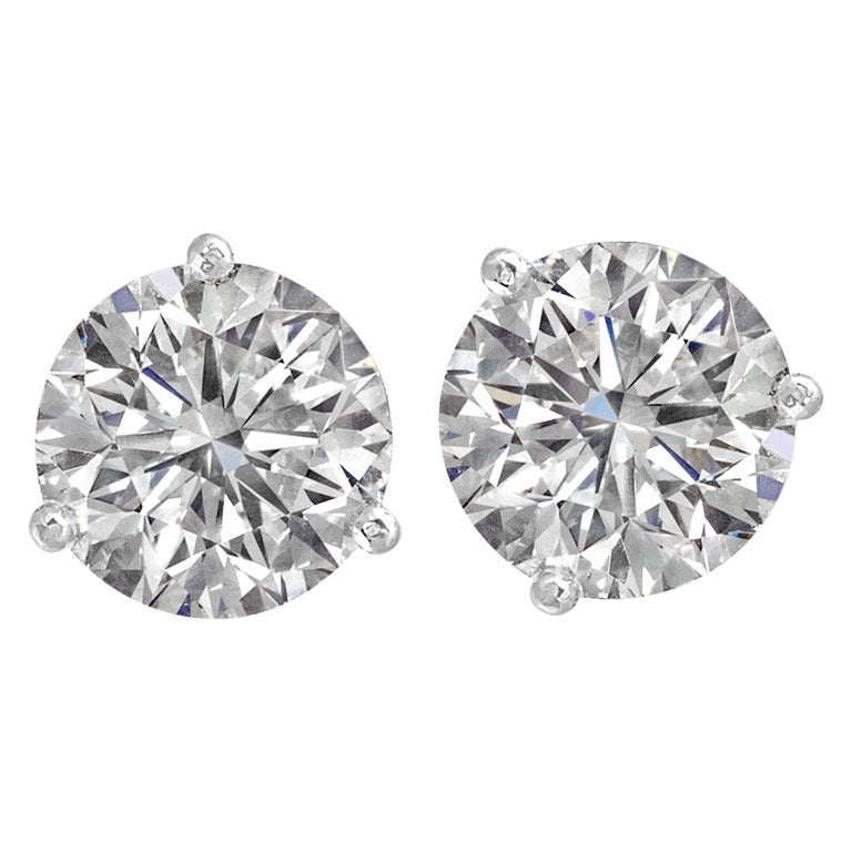 Amazing Sparkle Round Diamond Studs