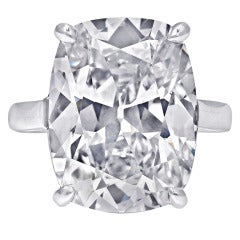 bague solitaire en diamant taille coussin 10 carats