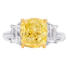 4,01 Karat Diamant-Verlobungsring mit intensiv gelbem Fancy-Diamant im Kissenschliff