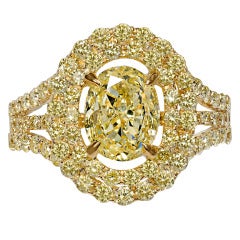 Anello con pavé di diamanti gialli