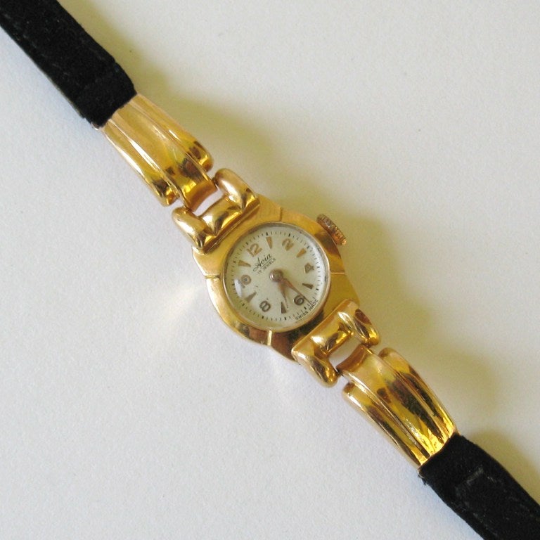 Lovely lady's 18k rose gold Avia wristwatch with unusual gold accent band, circa 1950s

Dial with Roman numerals and dagger hour markers, gilt hands, manual-wind movement, 17-jewels, fully stamped inside and outside, .750 18k, serial number