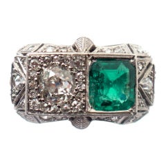 Diamond and emerald contrarié ring