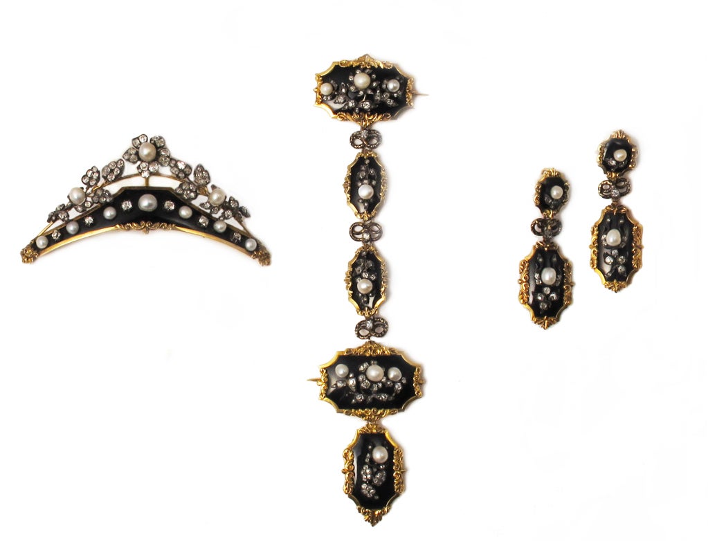 A jellow gold  old-cut diamond natural pearl and black enamel parure. Comprising a pair of ear pendants a tiara and a long corsage brooch. Attributed to S.Petiteau, Paris, 1830 circa. In original leather case. A similar parure by S. Petiteau and P.