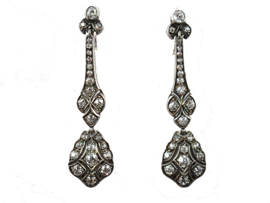 A pair of silver topped yellow gold aod-cut diamond pendent earrings. Probably english. 1900.