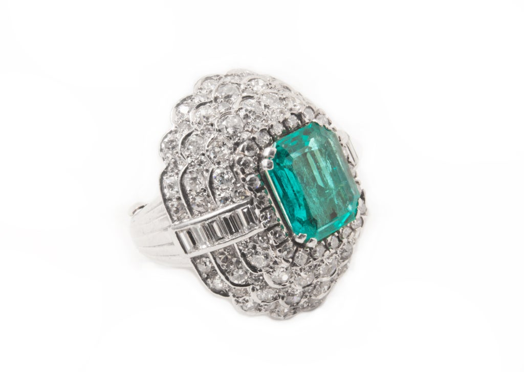 An Art Deco platinum diamond and emerald ring. France, 1930.