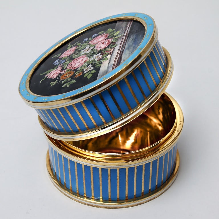 Contemporary Wonderful  round striped  box , one of a kind piece For Sale