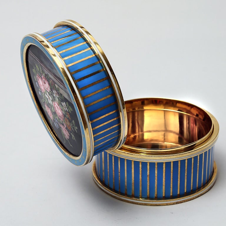 Women's or Men's Wonderful  round striped  box , one of a kind piece For Sale