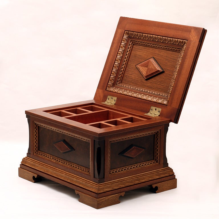 Wonderful Jewelery box in wood , proudly signed  Laura G Art with Heart .
Italian masterpieces, realized by Tuscany wood artmaker  realized  as per traditional and high quality manufacture.

Woods are walnut ,frames are in  oak,  lozenge in