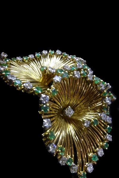 Large Emerald Diamond Brooch In Excellent Condition In Paris, IDF