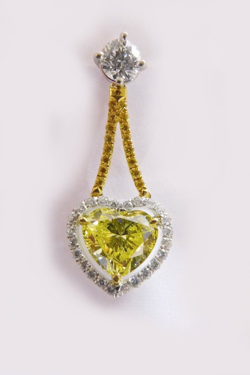 Yellow Gold Diamond Platinum Heart Shaped Earrings In New Condition In Paris, IDF