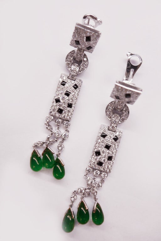 Cartier Panther Onyx Emerald Diamond White Gold Earrings  In New Condition In Paris, IDF