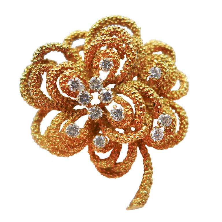 Van Cleef and Arpels Diamond Yellow Gold Flower Brooch at 1stDibs