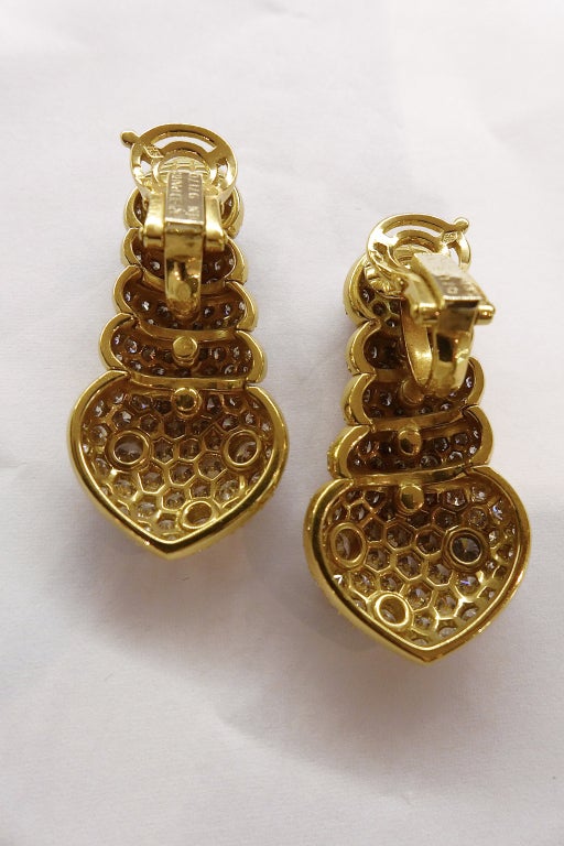Yellow gold Fred earrings, heart pattern entirely set with 7.59 carats of brilliant-cut diamonds, quality F-VVS. 

Height: 5 cm.