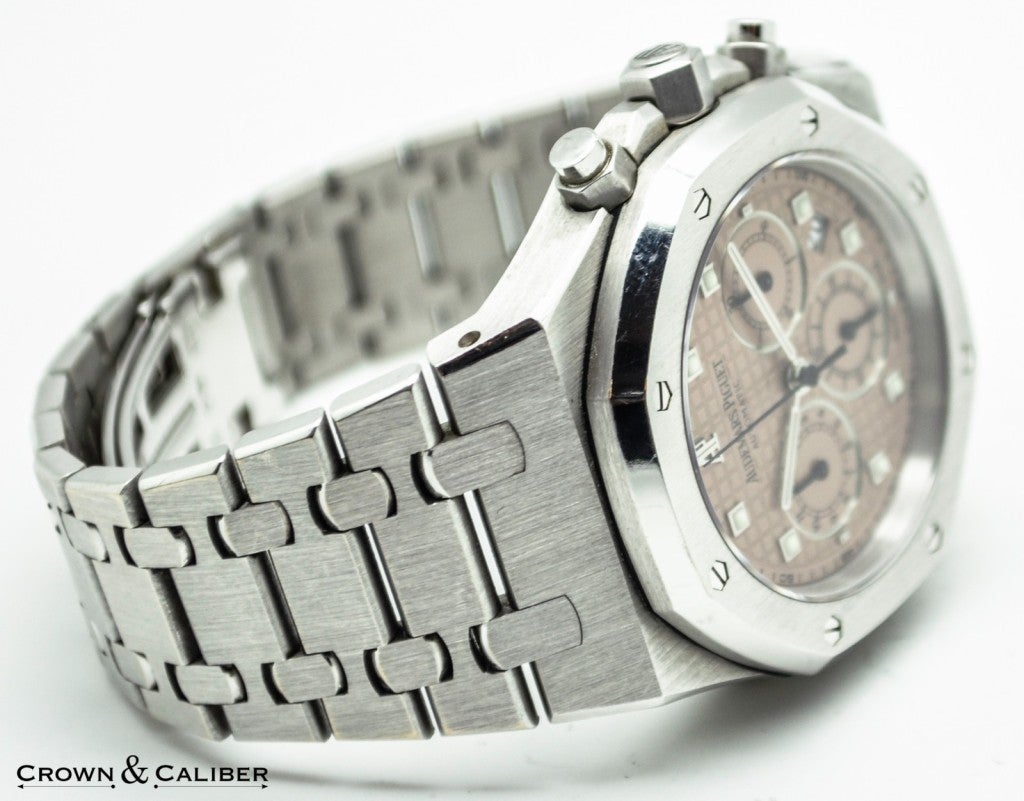 Audemars Piguet Royal Oak Gold  25960BC.OO.1185BC.02 

Marke: Audemars Piguet
Serie: Königliche Eiche 
Modellnummer: 25960BC.00.1185BC.02
MATERIAL des Gehäuses: 18 Weißgold
Gehäuse-Durchmesser: 39 mm
Glas: Kratzfestes Saphirglas
Zifferblatt: