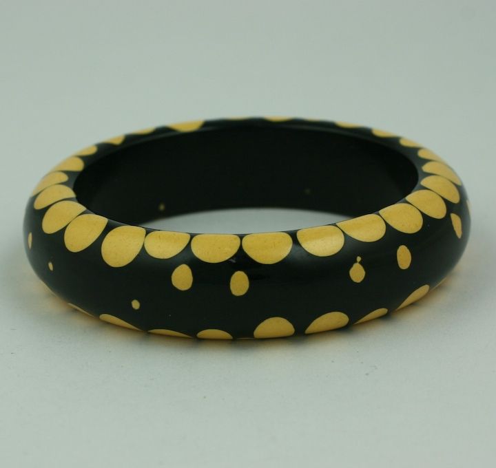 Art déco Belle Kogan Bracelet jonc rare en bakélite à pointes d'injection en vente