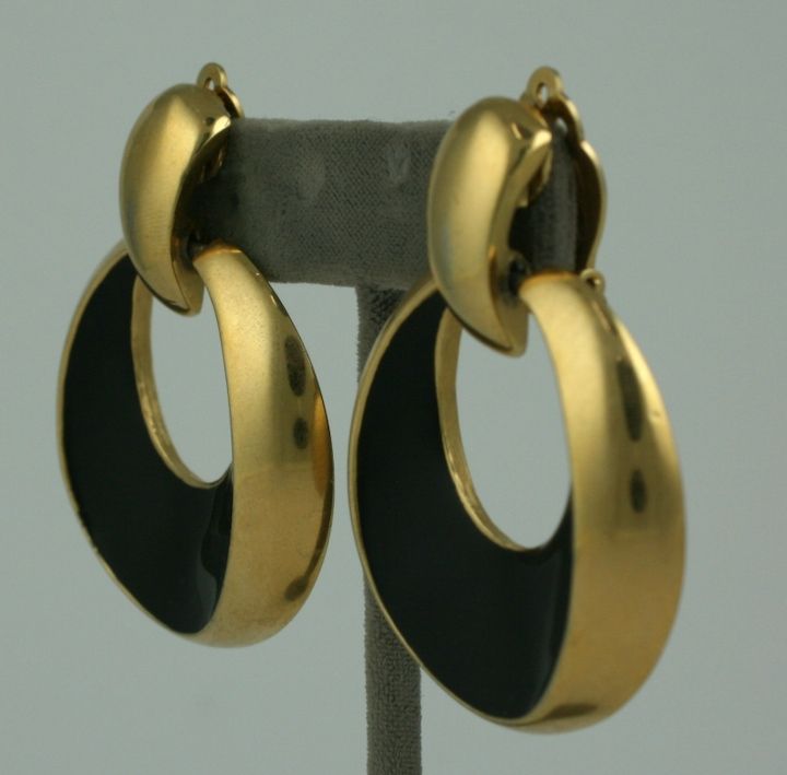 Concave Hoop Earrings In Excellent Condition For Sale In New York, NY