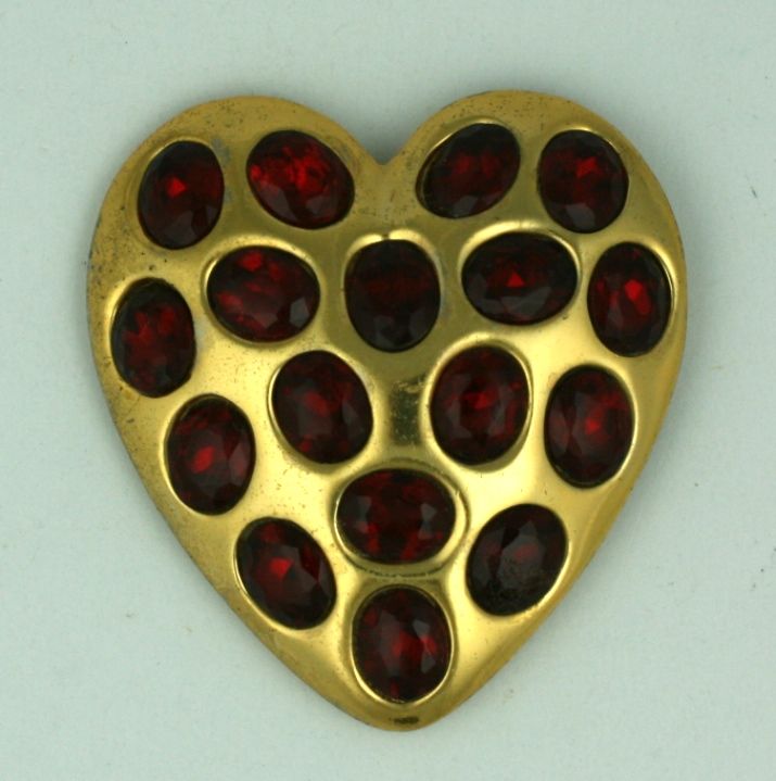 Rare Calvaire retro faux ruby gilded heart brooch from the 1940s. USA<br />
Excellent condition. Double clip back.