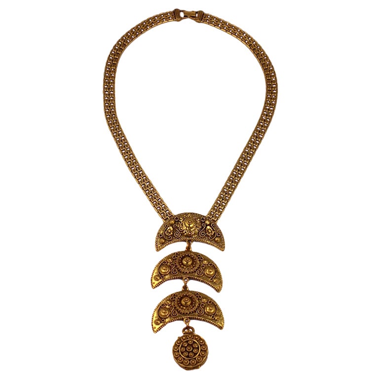 Halskette mit Medaillon-Anhänger im etruskischen Stil im Angebot