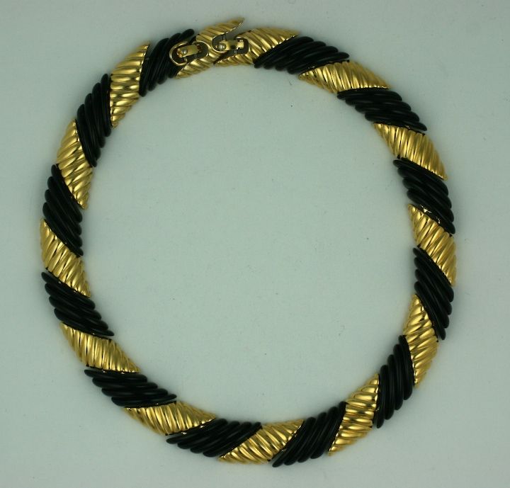 Attractive collar of alternating ribbed gold and black bakelite links. Adjusts from 15