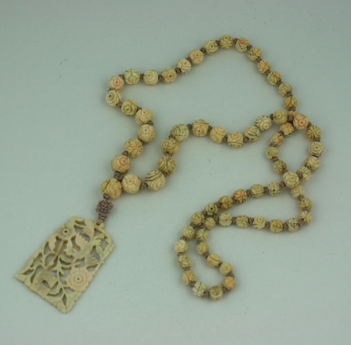 Hand carved tinted bone Art Deco chinese export necklace circa 1920 with hand macrame knotting and knots.

30