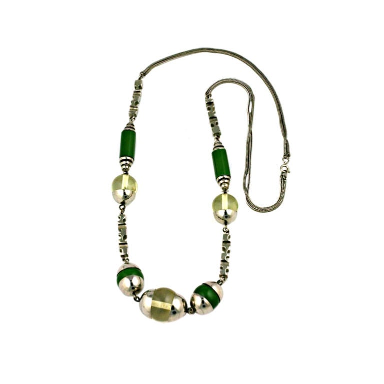 Collana con logo in lucite e bachelite Pierre Cardin in vendita