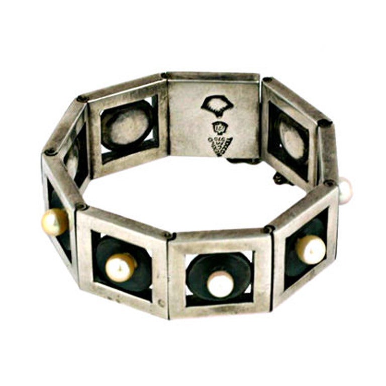 Antonio Modernist Pearl Link Bracelet For Sale