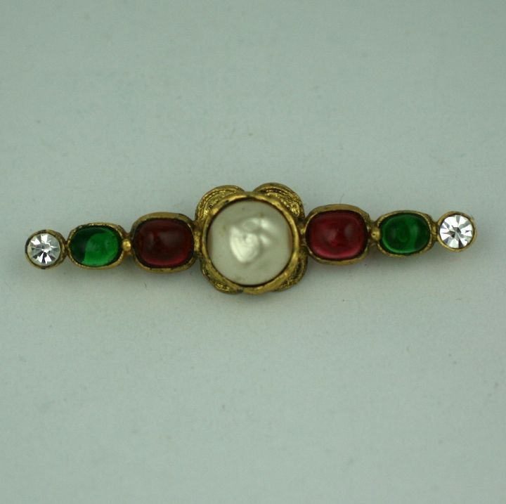  Maison Gripoix for Chanel classic  Byzantine bar brooch of faux  baroque pearl , crystal pastes, and poured glass enamel cabocheon hand made stones.  Hand wrought  setting of gilt bronze.

Excellent Condition Signed, French trombone clasp
L3