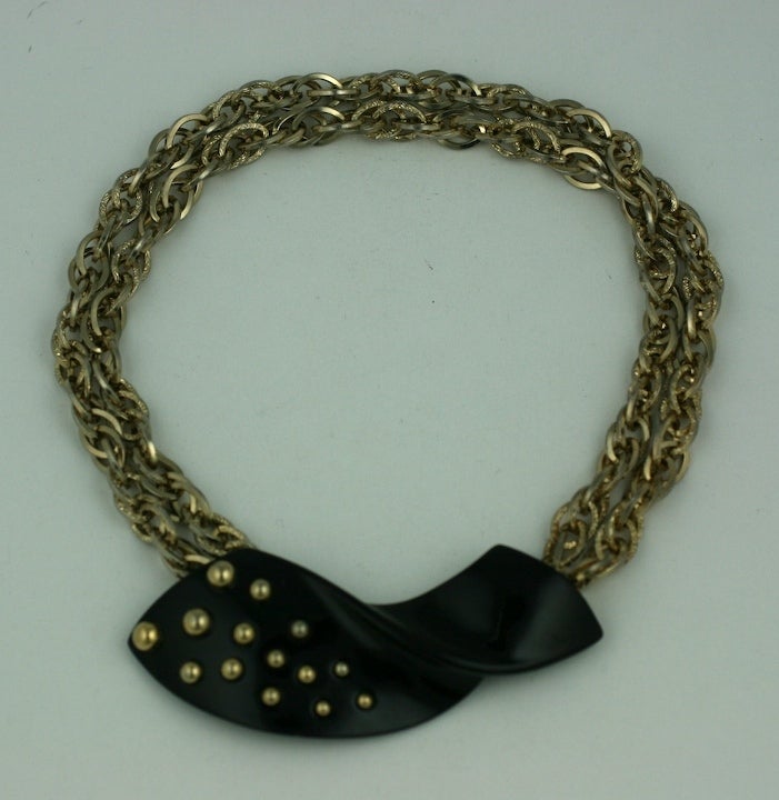 Trifari enamel and gold studded necklace held with chains. 1970s Usa<br />
Excellent condition