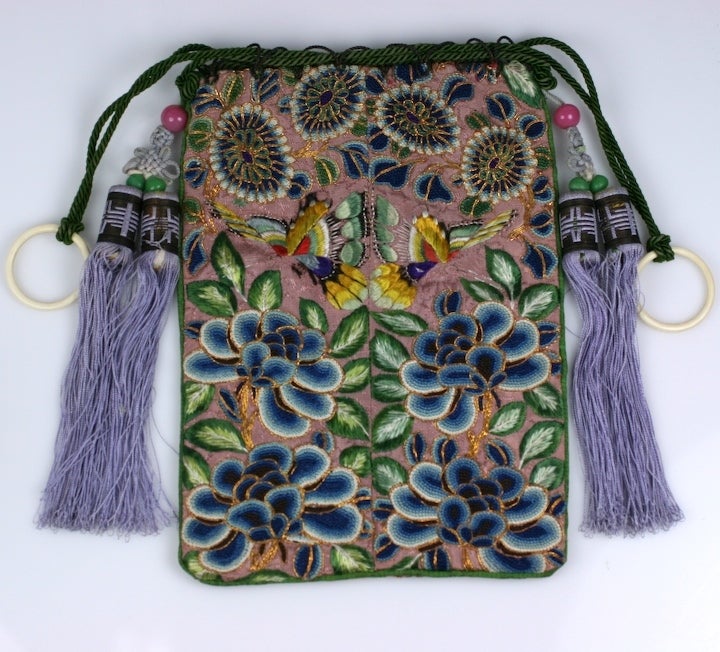 Unusual  Chinese Export Embroidered Bag circa 1900 In Excellent Condition In New York, NY