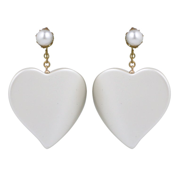 Miriam Haskell Pearl Lacquer Heart  Earrings For Sale