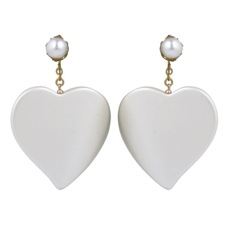 Miriam Haskell Pearl Lacquer Heart  Earrings For Sale